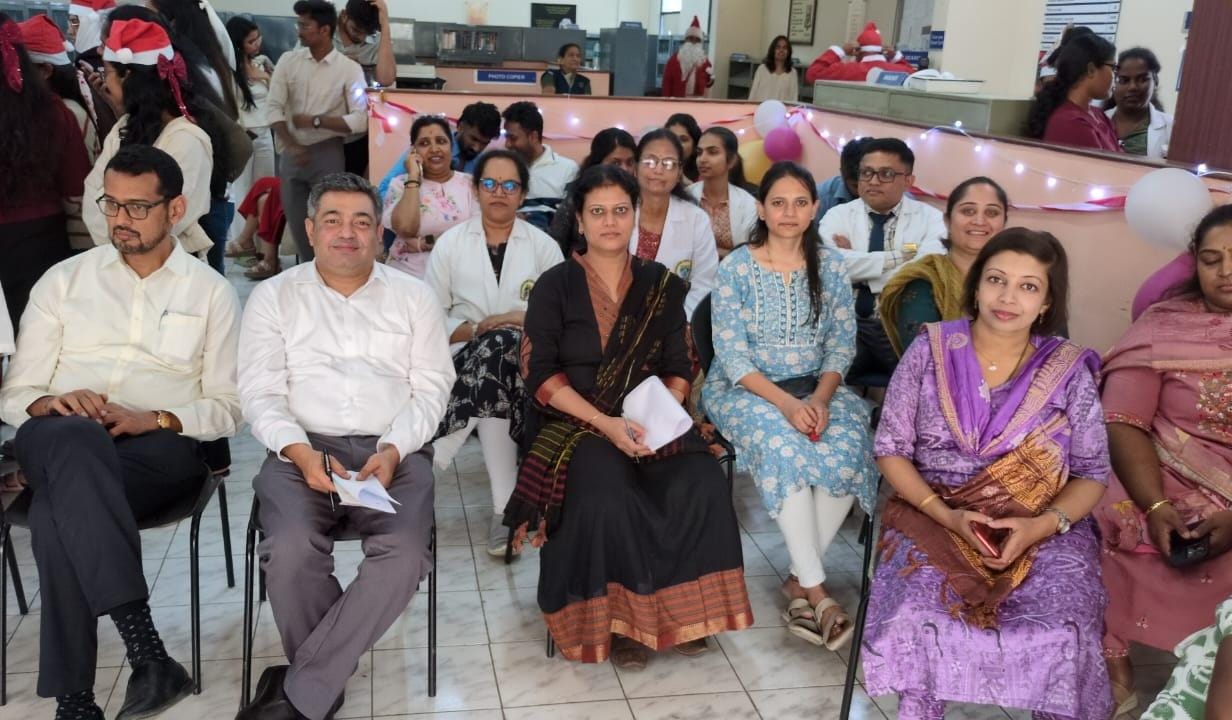Group of students and staff during the prize distribution ceremony